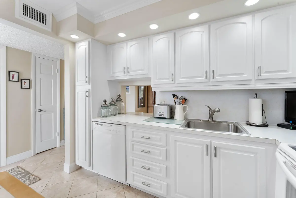 21-web-or-mls-DSC02293 at 2515 NE 2nd Court 405, Boynton Beach