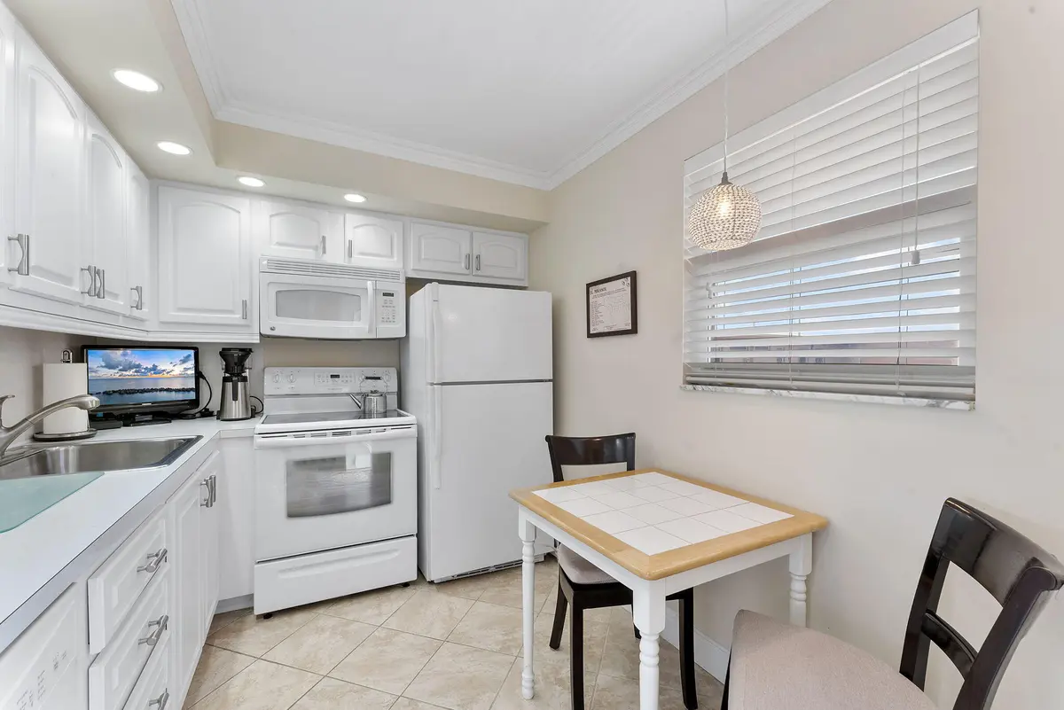 12-web-or-mls-DSC02283 at 2515 NE 2nd Court 405, Boynton Beach