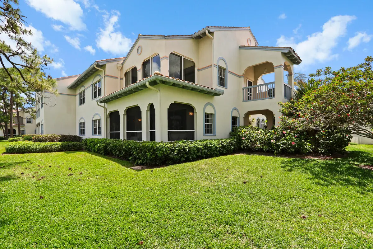 Corner Unit at 301 S Ryder Cup Cir S 301, Palm Beach Gardens