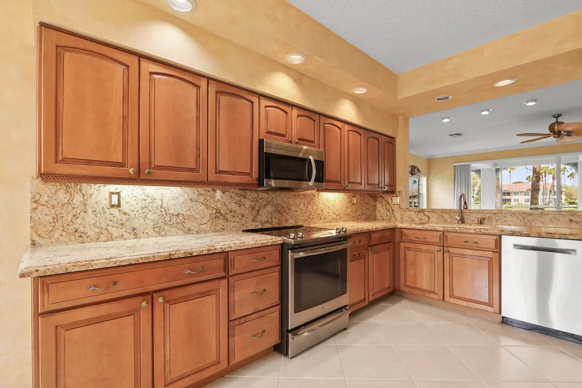 Kitchen at 301 S Ryder Cup Cir S 301, Palm Beach Gardens