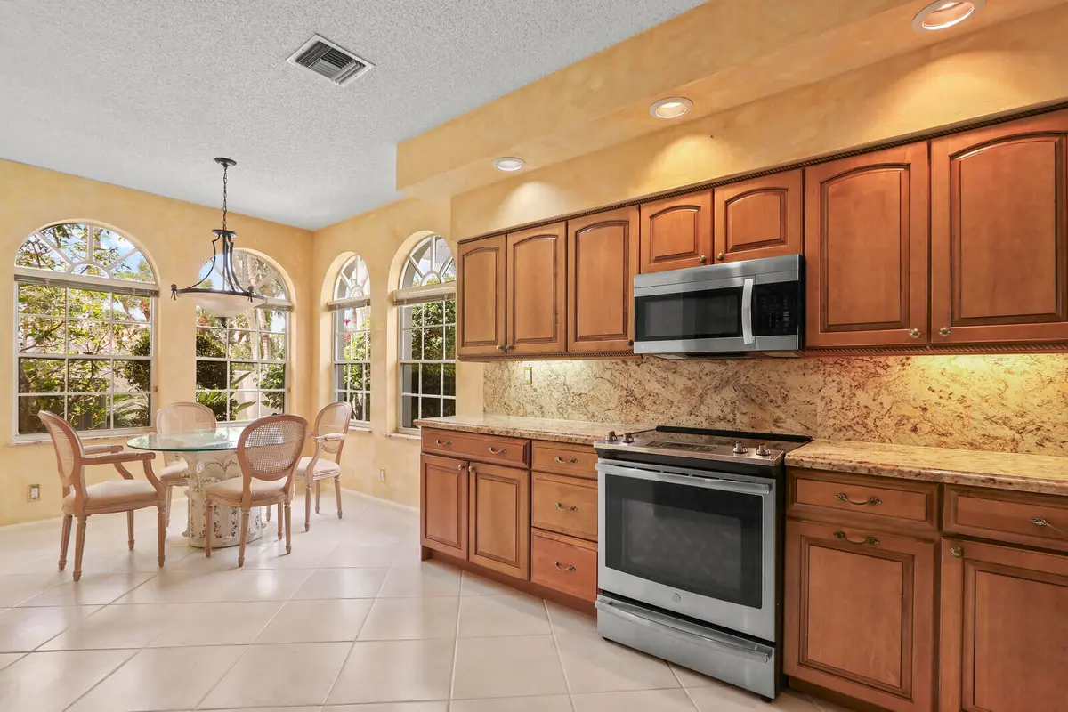 Kitchen / Breakfast Area at 301 S Ryder Cup Cir S 301, Palm Beach Gardens