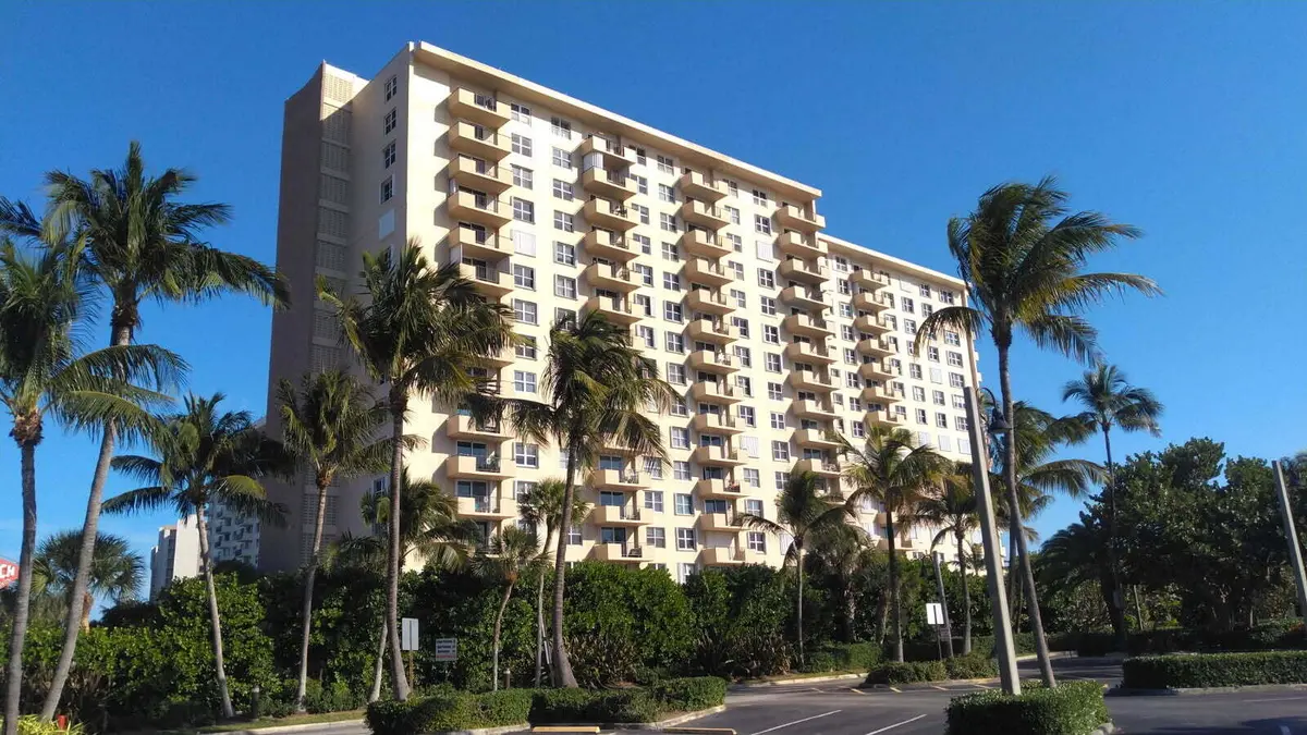 front at 2000 S Ocean Boulevard 4a, Lauderdale-By-The-Sea