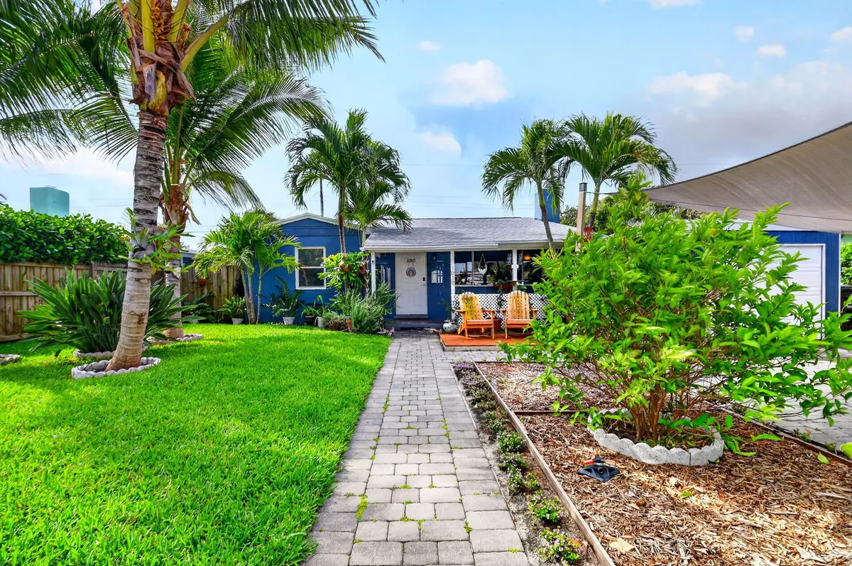 StunningFrontEntrance at 1010 Churchill Circle, West Palm Beach