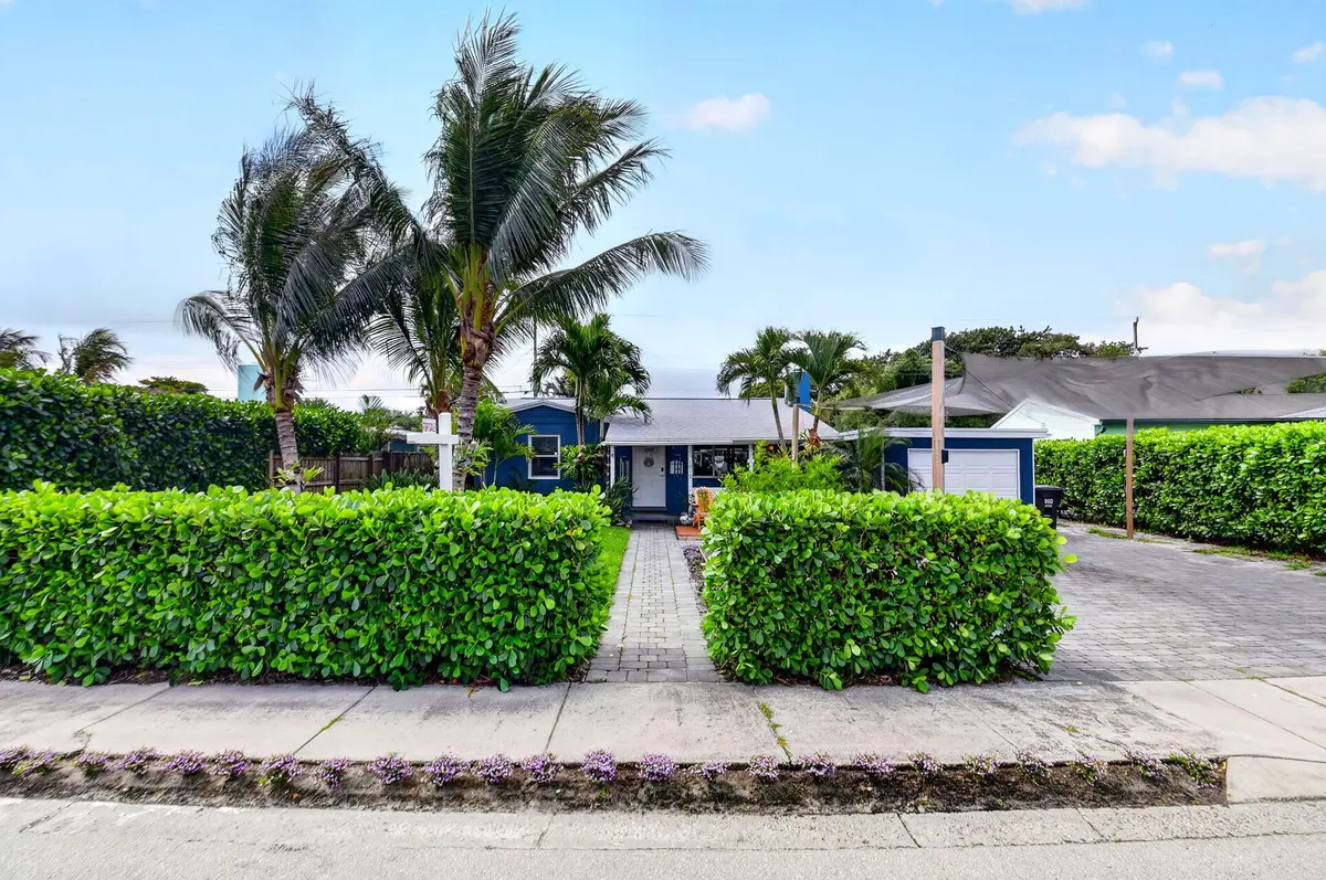 Warm Welcome at 1010 Churchill Circle, West Palm Beach