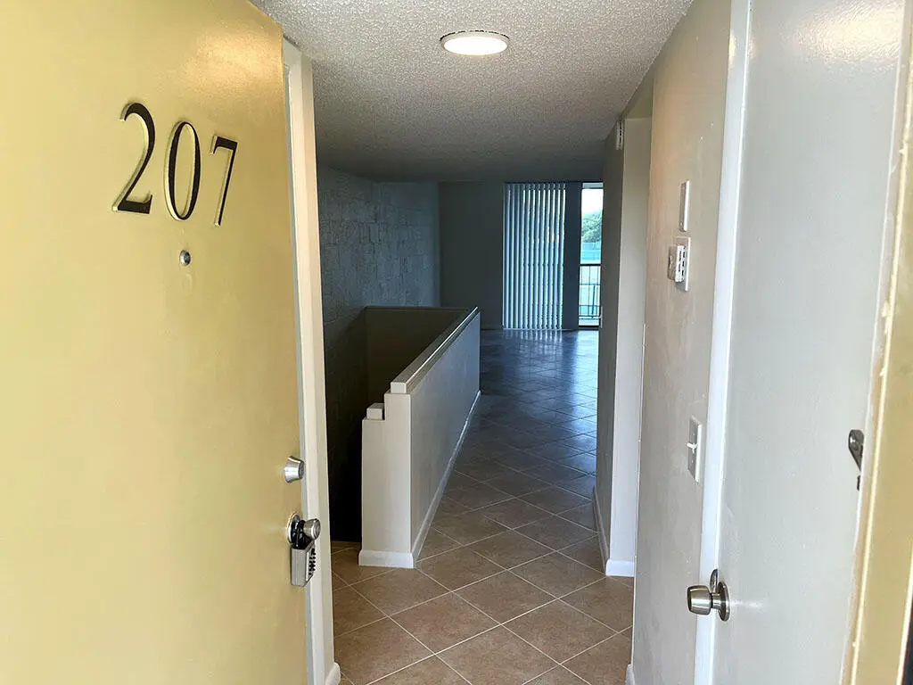 2828 Tennis Club Drive 207, West Palm Beach, FL – photo 3