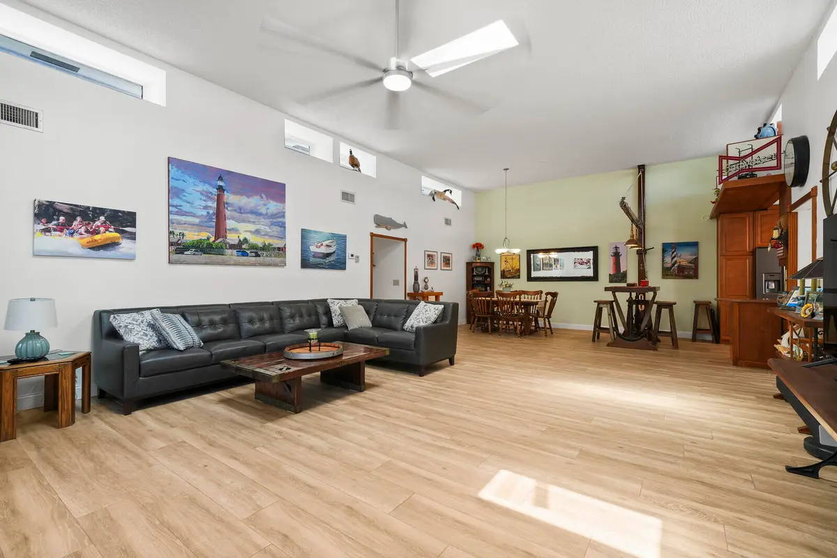 great room at 3922 SE Fairway, Stuart