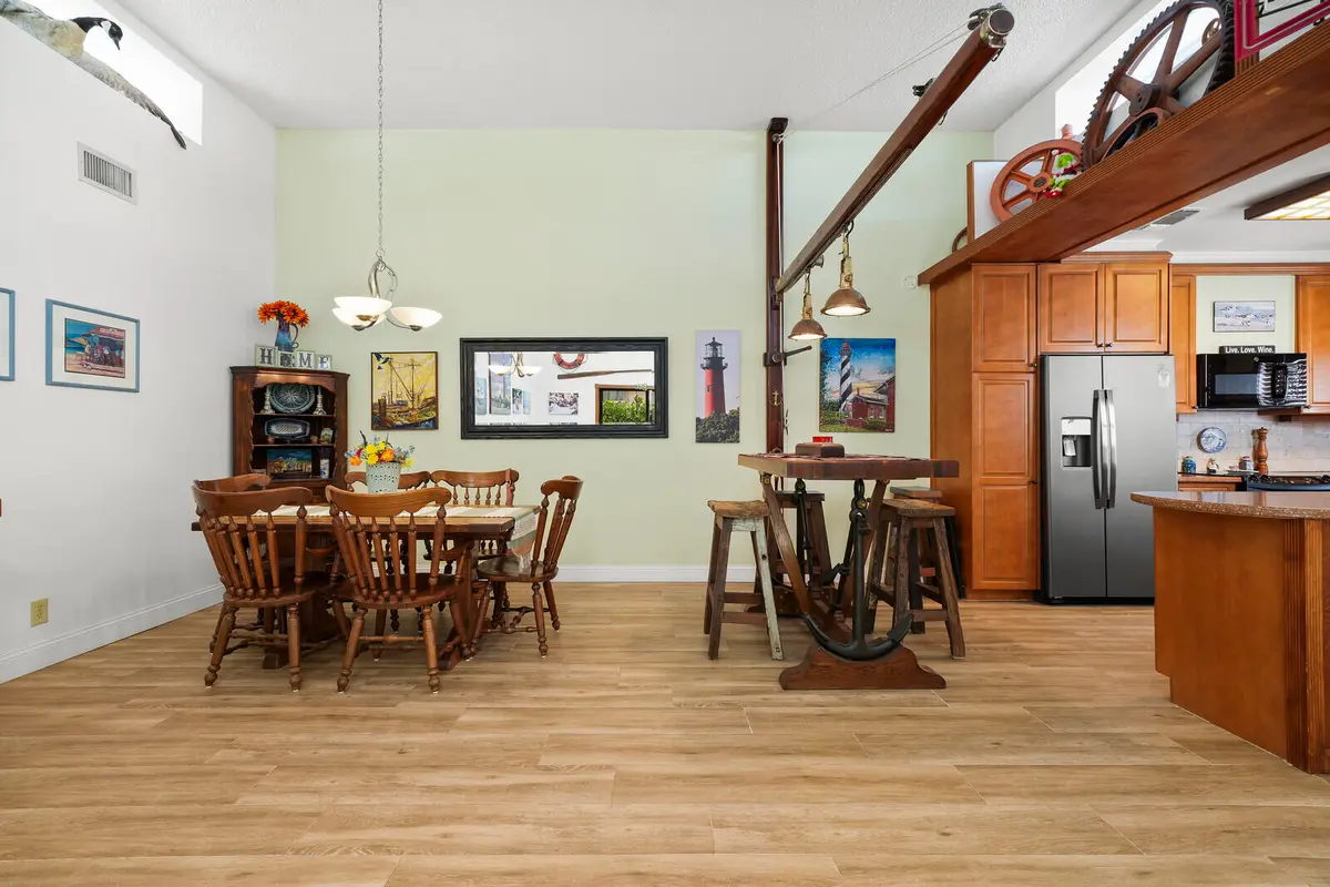 dining area at 3922 SE Fairway, Stuart