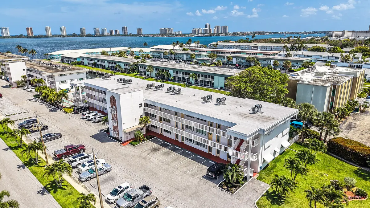 BOATERS PARADISE! at 130 Doolen Court 109, North Palm Beach