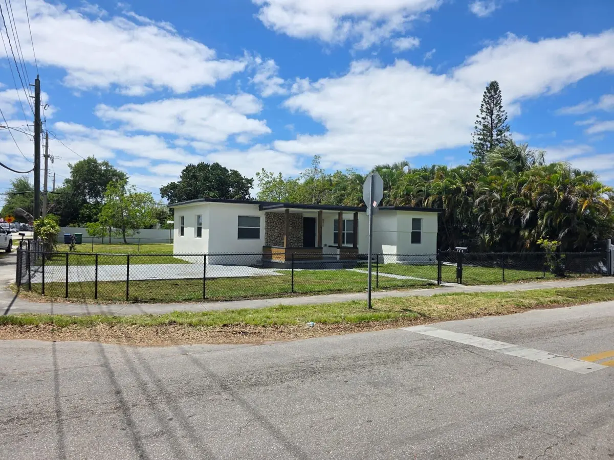 2-26c2c894-ed60-4ead-ac3e-047fc36bc928 at 9900 NW 25th Avenue, Miami