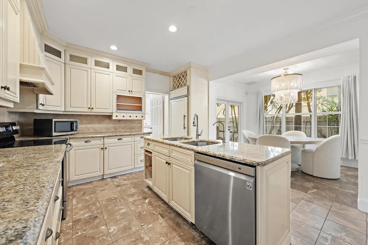 230 Park Ave-10 at 230 Park Avenue, Palm Beach