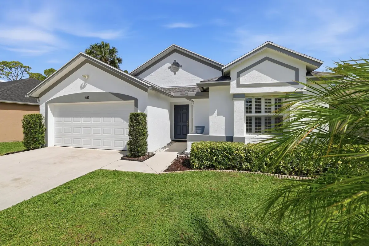 0H8A8801 at 15187 Oak Chase Court, Wellington