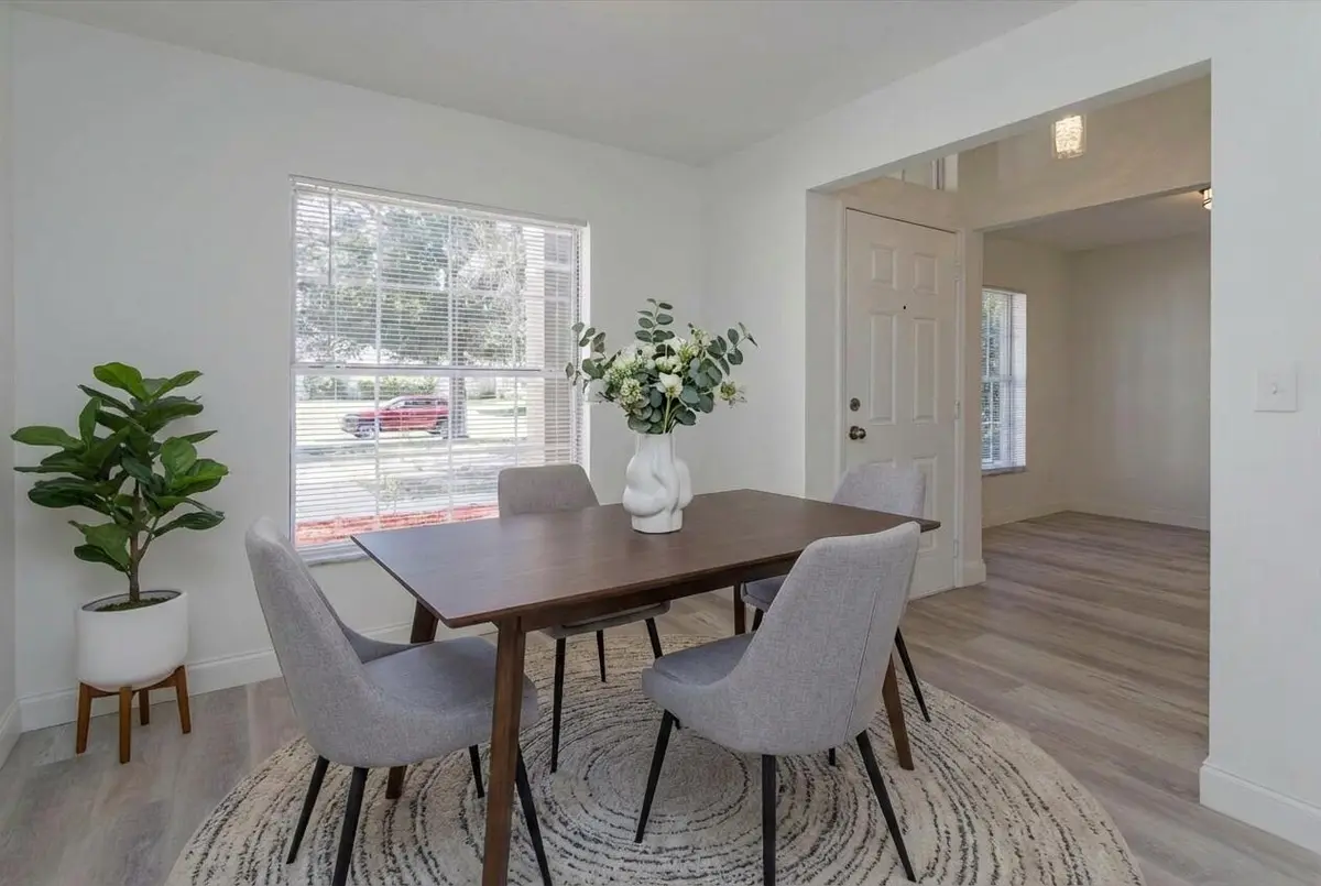 05-Dining Room at 426 Ash Street, Sebastian