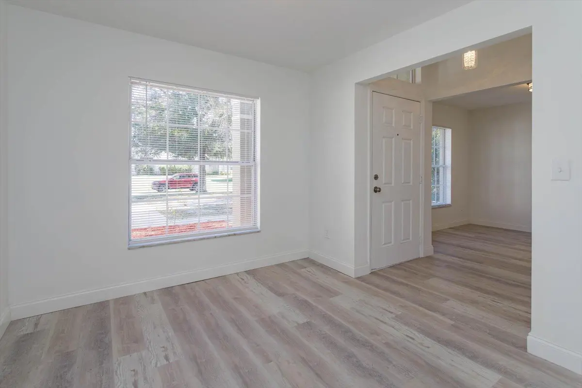 05-Dining Room at 426 Ash Street, Sebastian