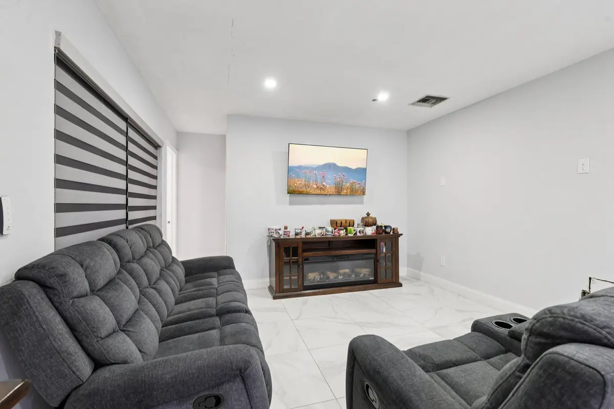 9-web-or-mls-SW 156th Ave-S0904-009 at 2940 SW 156th Avenue, Davie