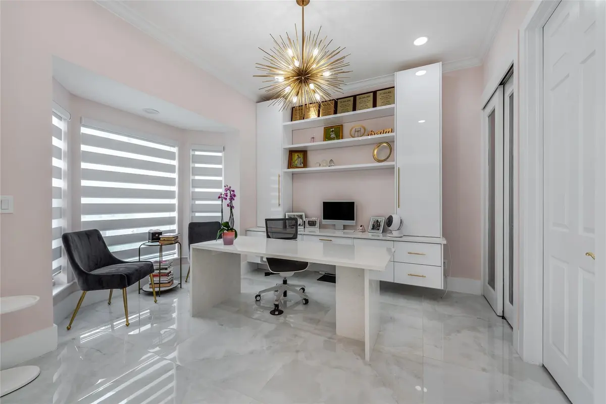 Office at 2090 Windsock Way, Wellington