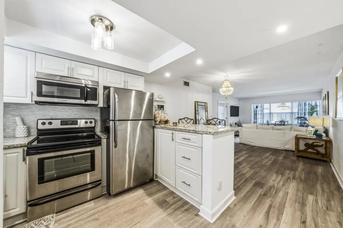 40 Isle of Venice Dr Fort-large-025-020- at 40 Isle Of Venice Drive 9, Fort Lauderdale