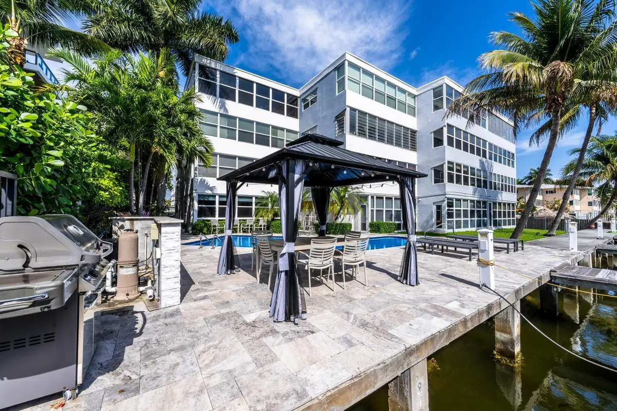 40 Isle of Venice Dr Fort-large-017-023- at 40 Isle Of Venice Drive 9, Fort Lauderdale