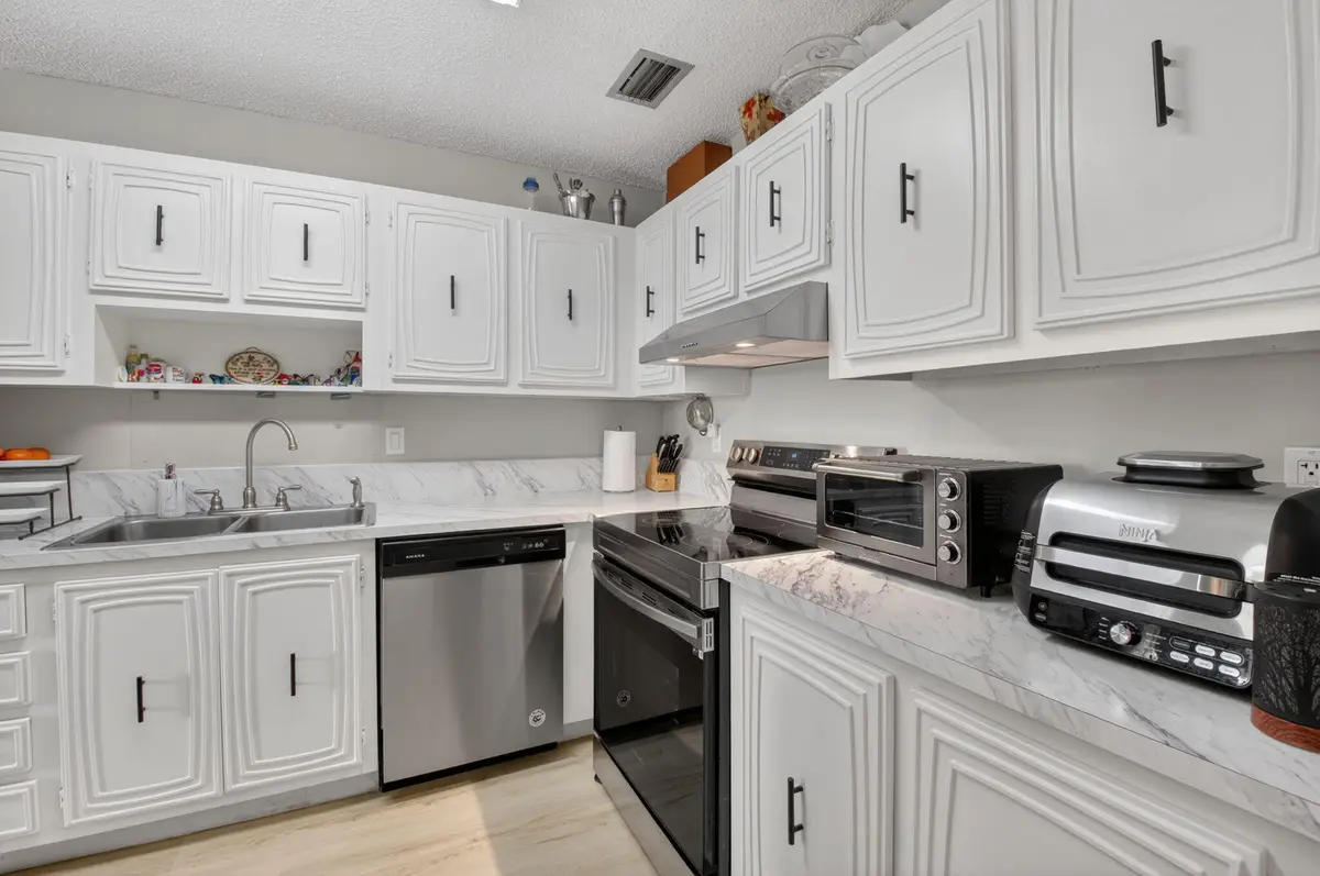 17-web-or-mls-DSC_7851 at 13765 Flora Place H, Delray Beach