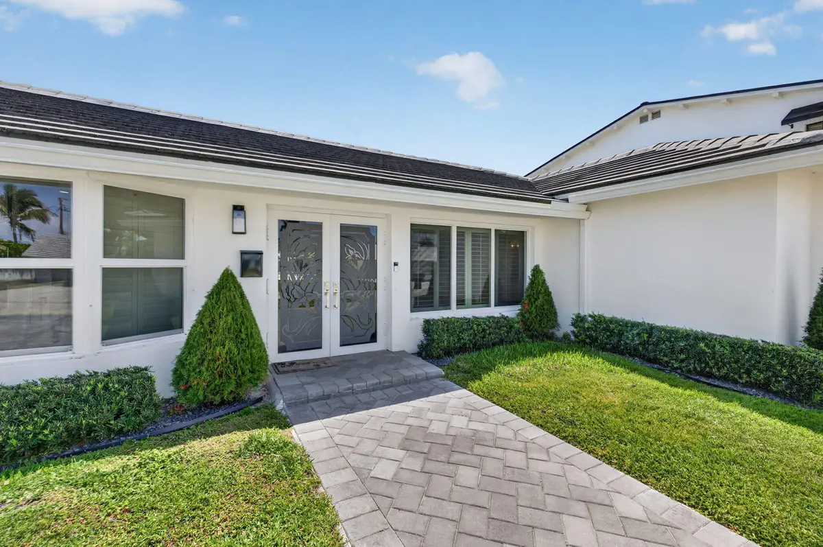 4460- Come on in at 4460 NE 26th Avenue, Lighthouse Point