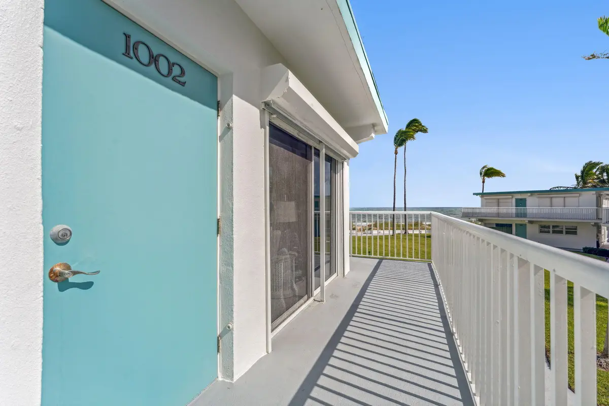 16-web-or-mls-DSC05253 at 1470 S Ocean Boulevard 1002, Lauderdale-By-The-Sea