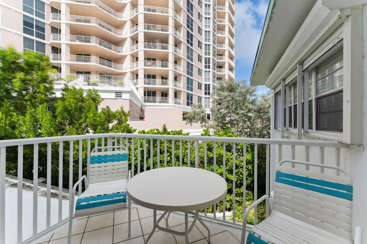 5-web-or-mls-DSC05209 at 1470 S Ocean Boulevard 1002, Lauderdale-By-The-Sea