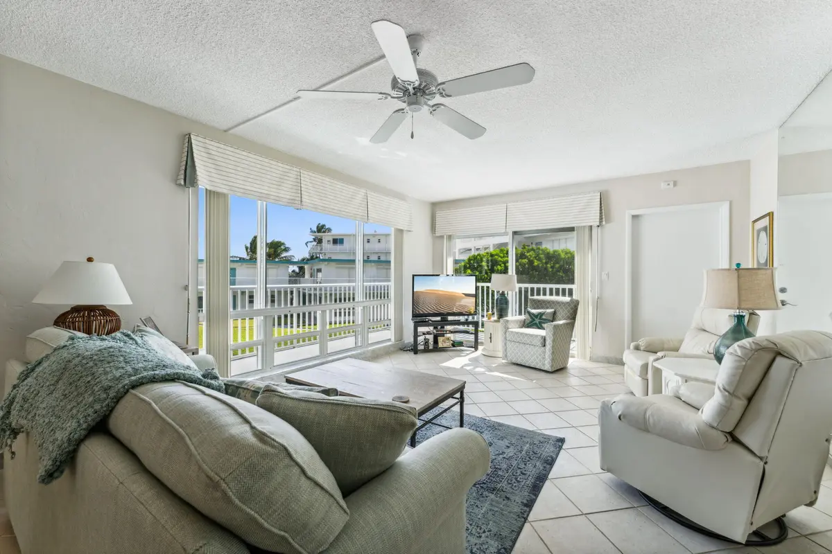 19-web-or-mls-DSC05163 at 1470 S Ocean Boulevard 1002, Lauderdale-By-The-Sea