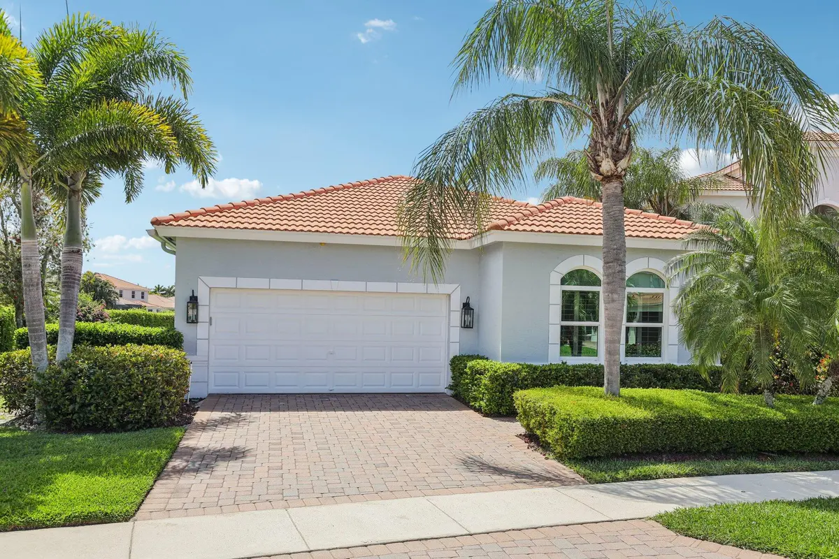 Renovated move-in ready home at 205 Via Condado Way, Palm Beach Gardens