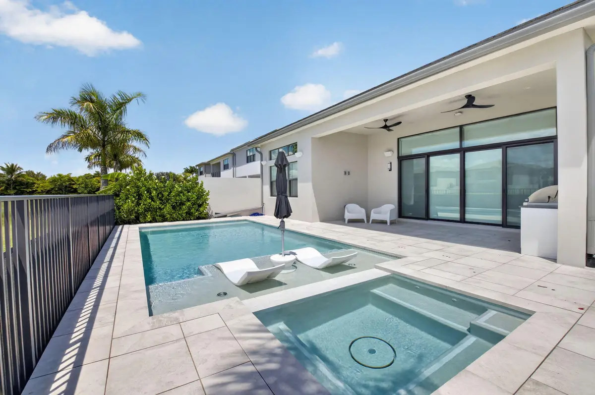 Pool and Spa at 20033 Hirono Lane, Boca Raton