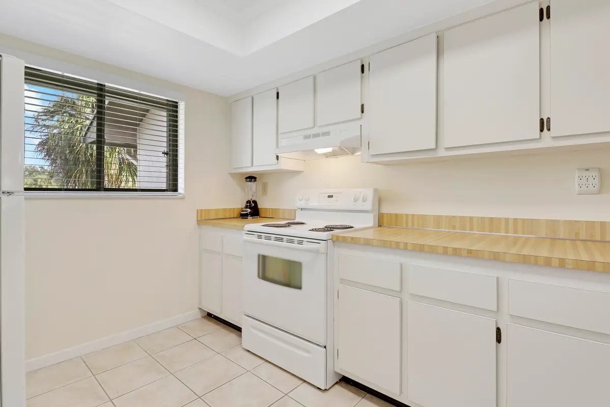 Kitchen II at 1600 NE Dixie Highway 10-203, Jensen Beach