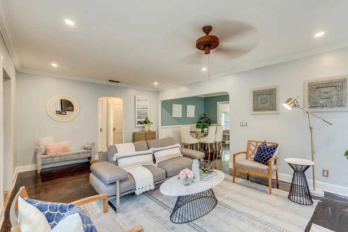 Living at 717 N Lakeside Drive, Lake Worth Beach