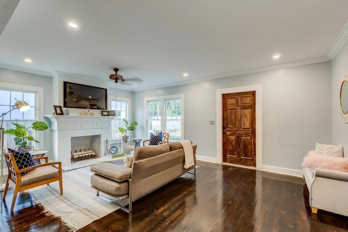 Living at 717 N Lakeside Drive, Lake Worth Beach