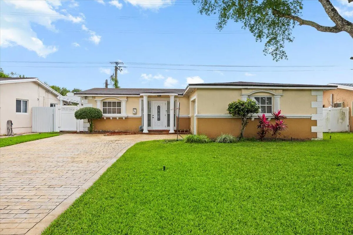 01-424A7644 at 3509 Garden Lane, Miramar