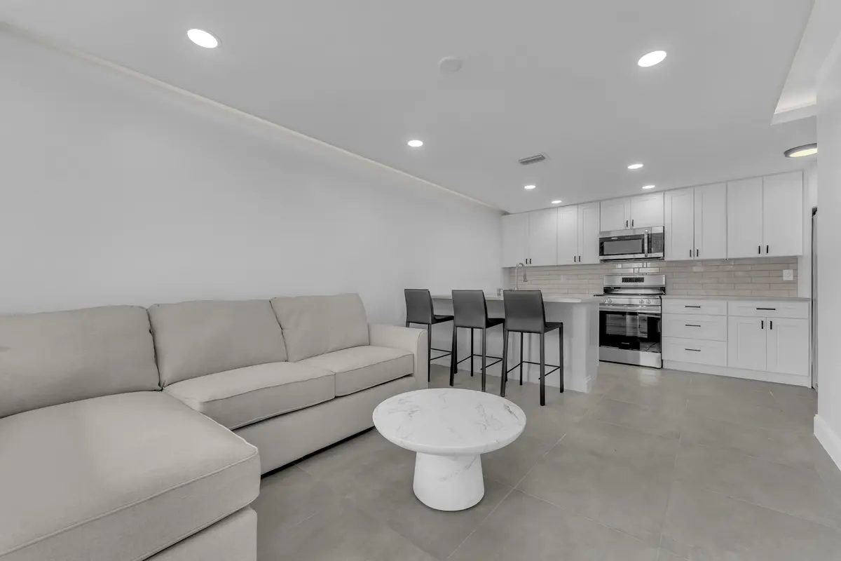 DON02316 at 381 SE 15th Avenue 1, Deerfield Beach