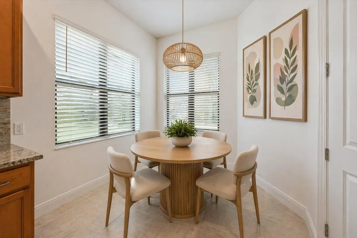 staged kit at 5409 Santa Rosa Lane, Westlake