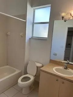 GUEST BATH at 5642 Sunberry Circle, Fort Pierce
