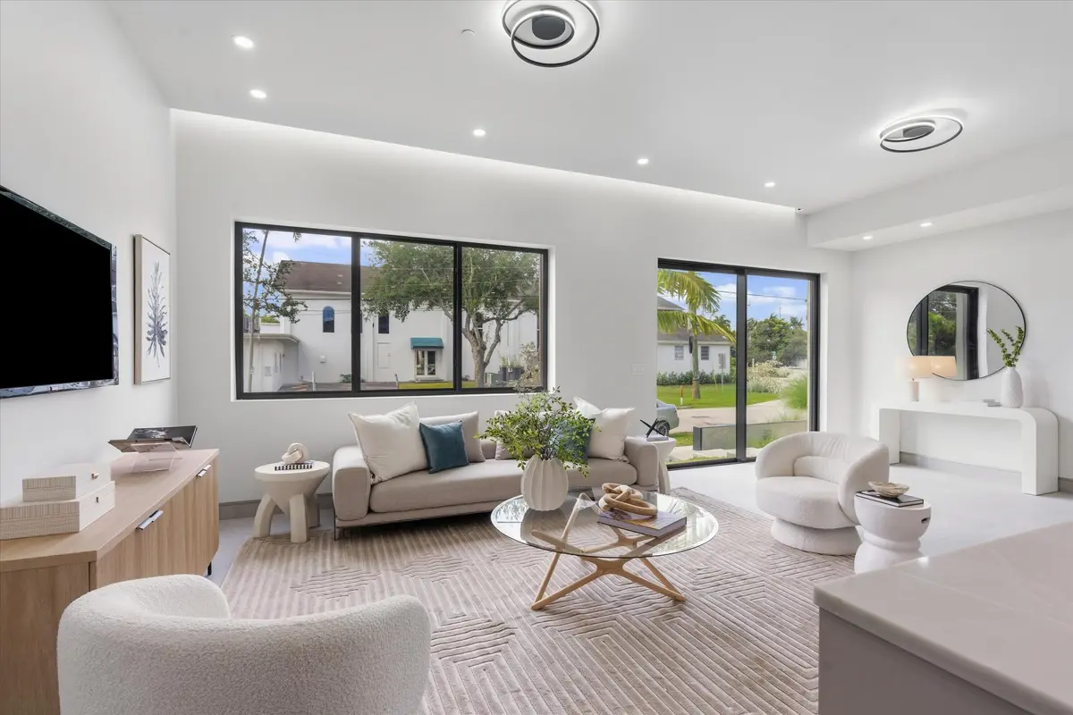 10-843 SW 14th Ct Ft. Lauderdale, FL-135 at 843 SW 14th Court 843, Fort Lauderdale