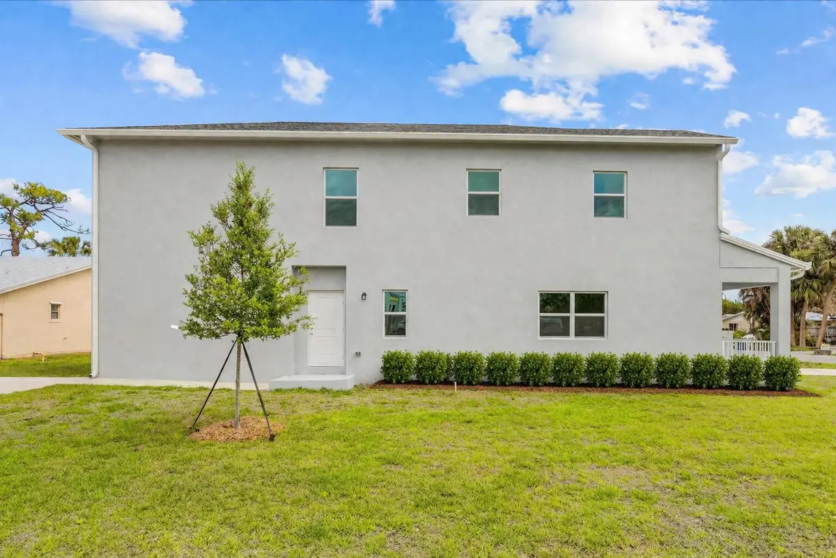 Esterior Side View at 2585 SE Bonita Street, Stuart