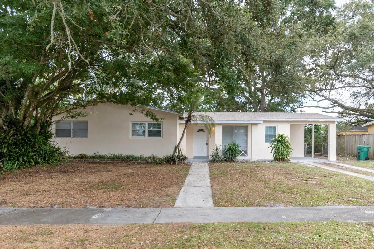 Front Exterior at 170 SE Serenata Court, Port St. Lucie