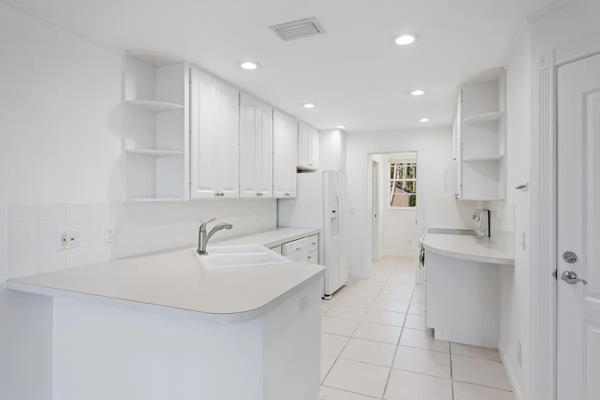 Kitchen at 474 Capistrano Drive, Palm Beach Gardens
