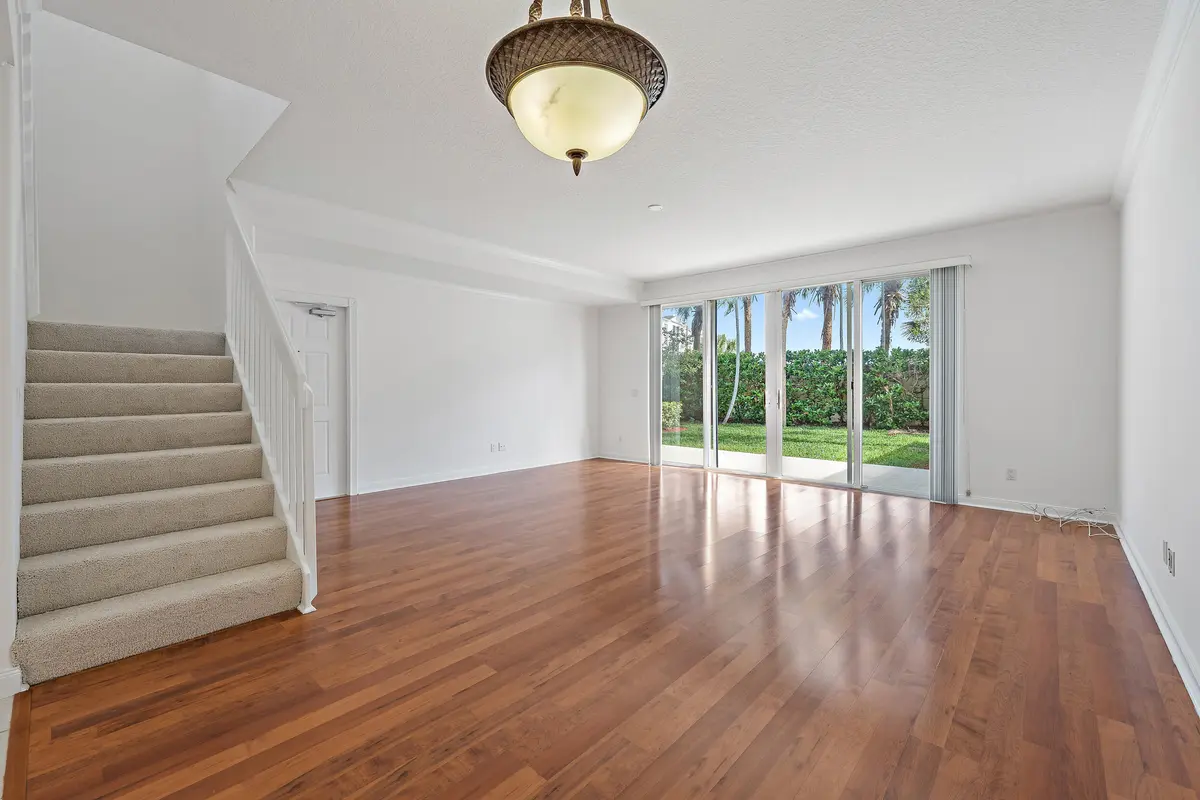 Dining at 474 Capistrano Drive, Palm Beach Gardens