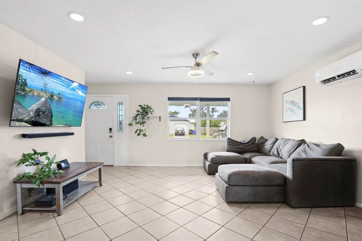 7_0o1a5140 at 1741 SE Jackson Street, Stuart