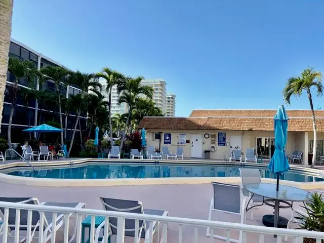 407NPool2 at , Boynton Beach