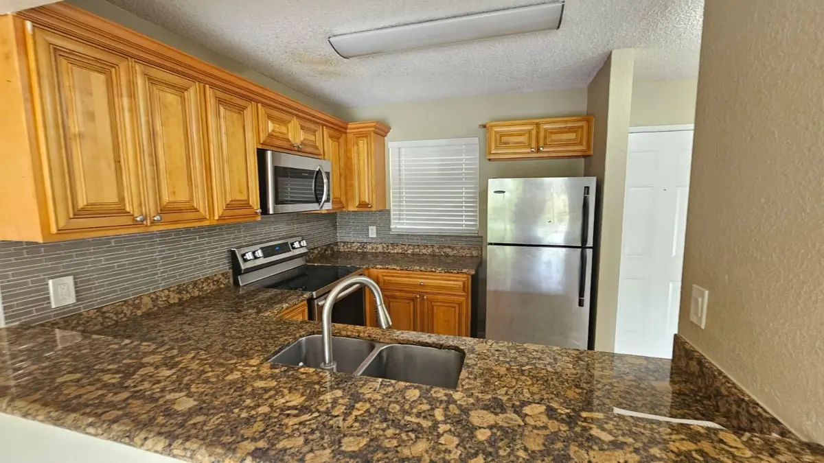 1581 kitchen at 1581 Balfour Point Drive G, West Palm Beach