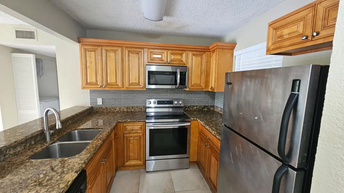 1581 kitchen 4 at 1581 Balfour Point Drive G, West Palm Beach