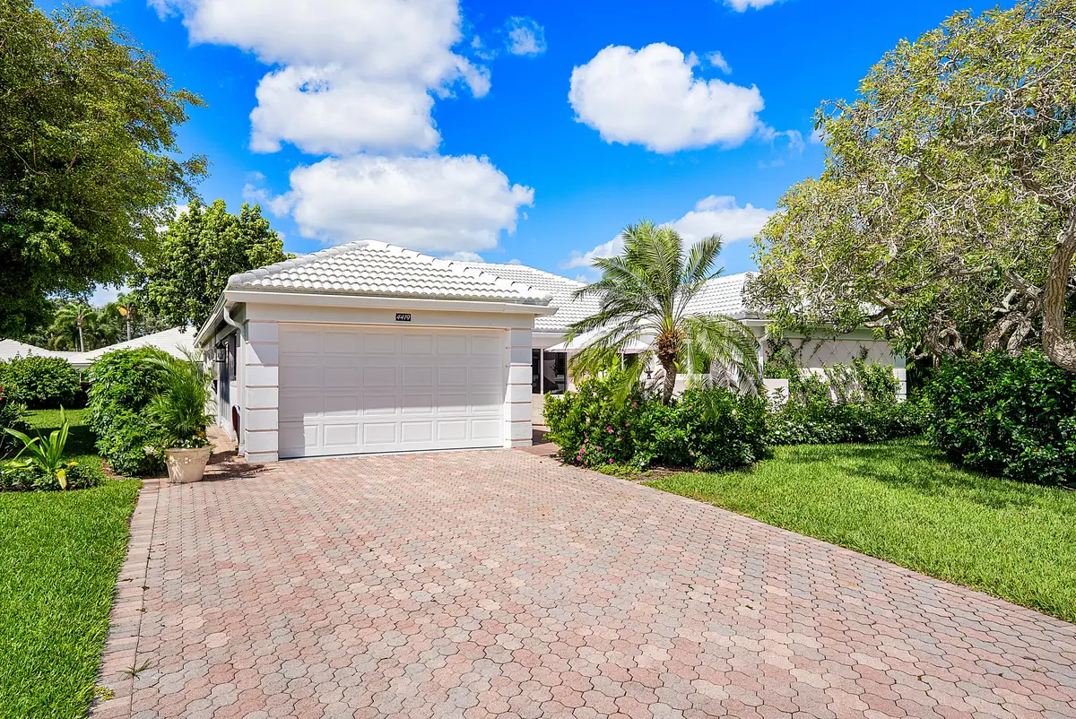garage at 4419 E Sanderling Cir, Boynton Beach