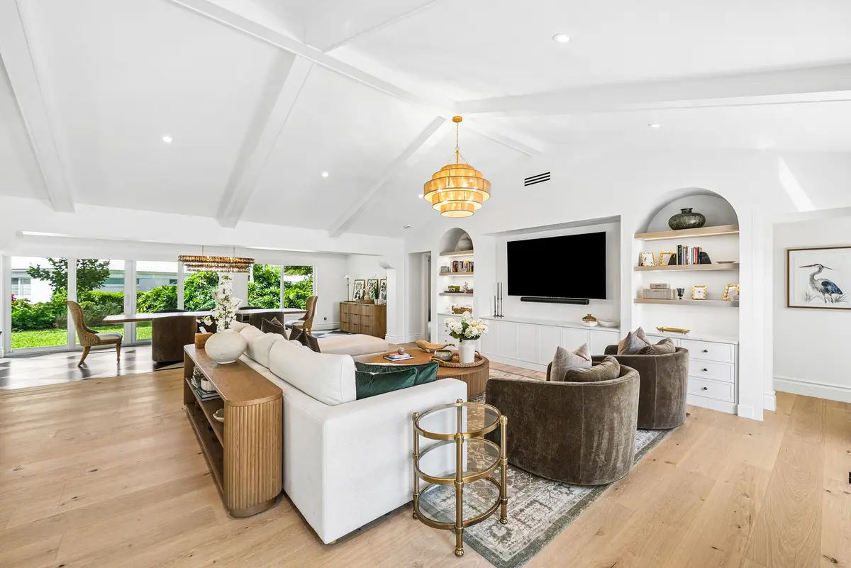Living area at 4419 E Sanderling Cir, Boynton Beach