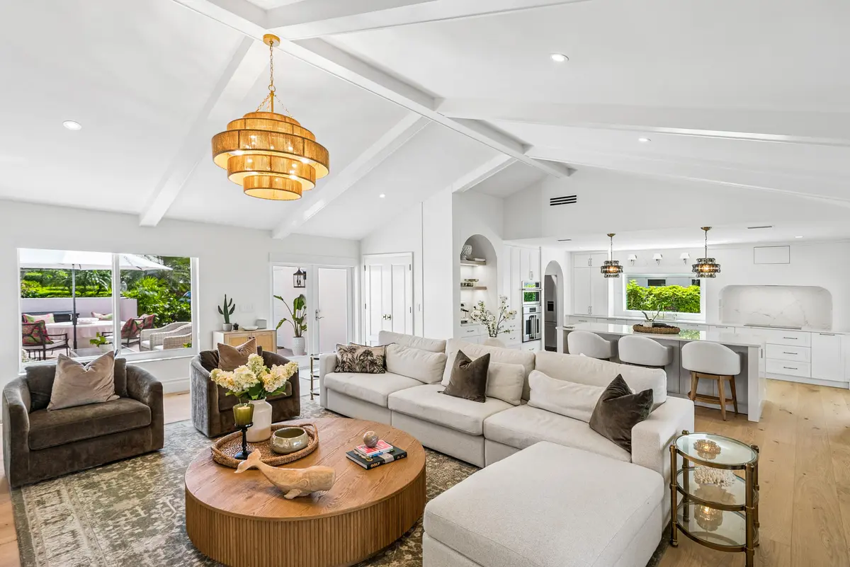living room at 4419 E Sanderling Cir, Boynton Beach