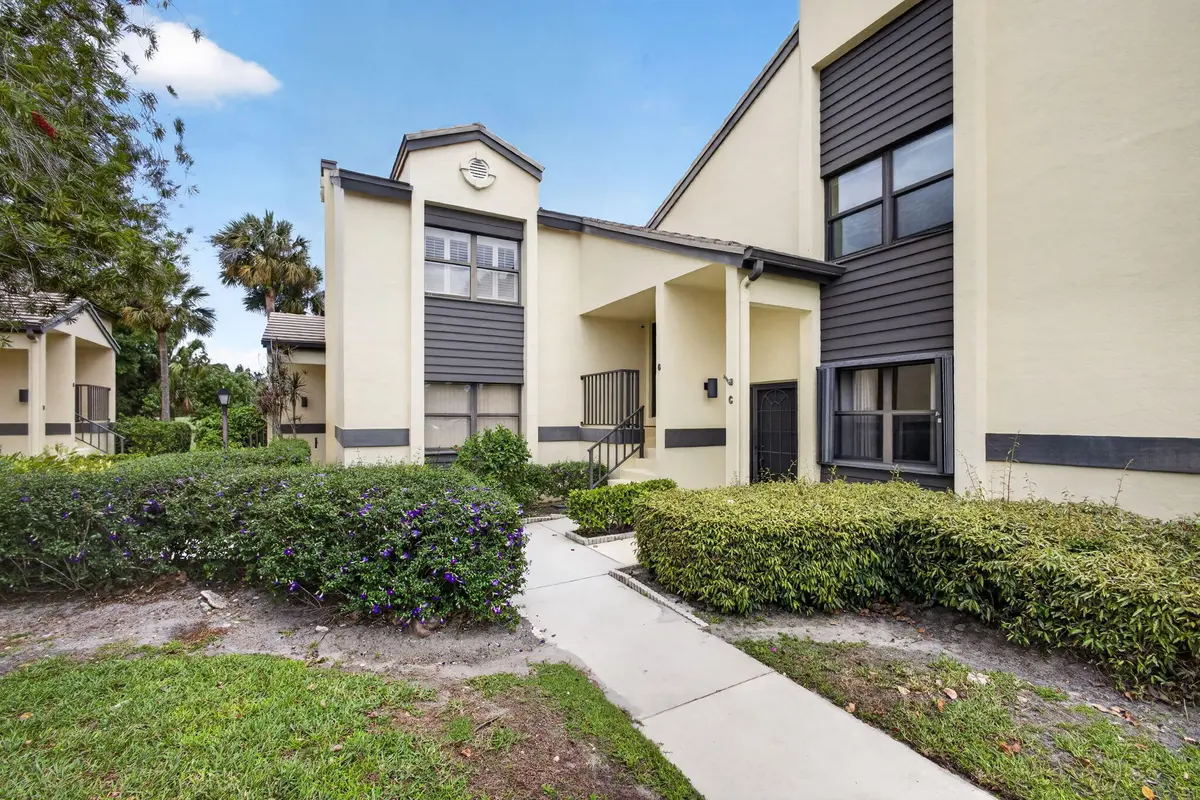 2-web-or-mls-5D1A0469 at 3961 SW Greenwood Way G, Palm City