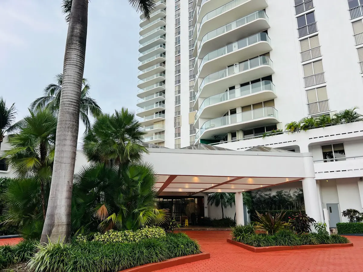 Front Building at 19707 Turnberry Way 12e, Aventura