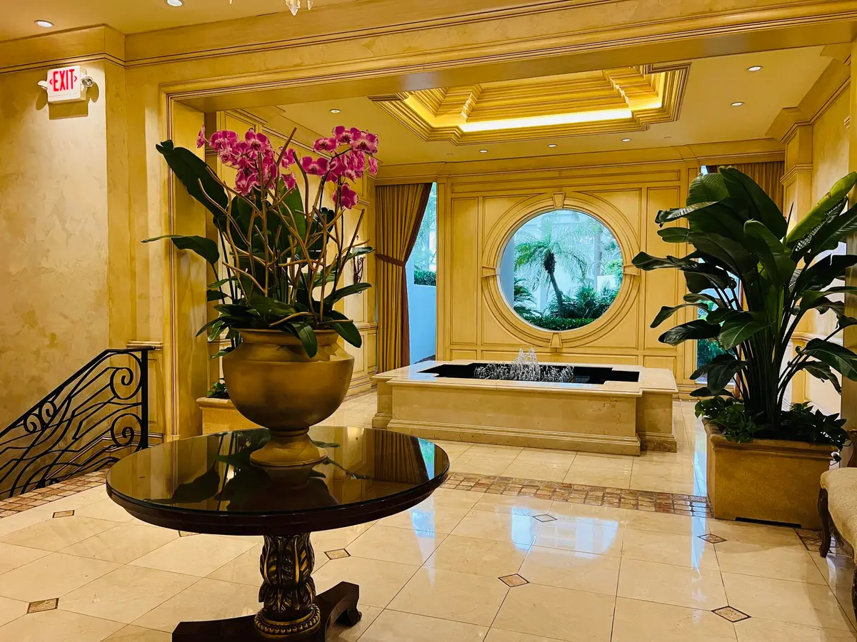 Elevators at 19707 Turnberry Way 12e, Aventura